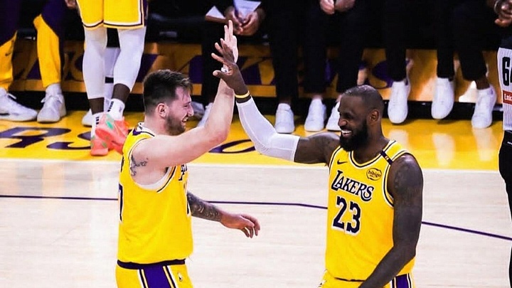 Трипл-дабл Дончича с 45 очками помог "Лейкерс" обыграть "Юту" в матче НБА